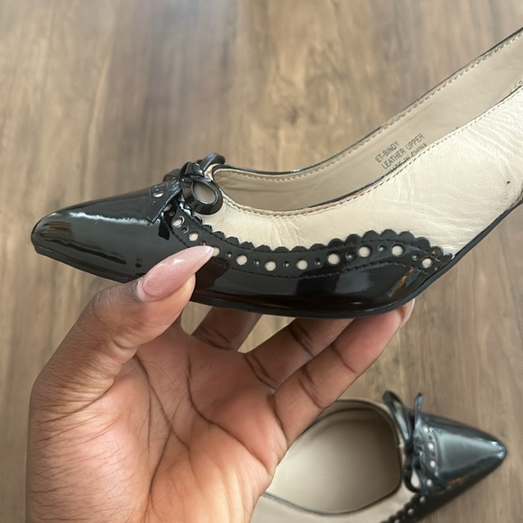 Ellen Tracy- Black and Tan Sling-back Spectator Toe Shies-Sz 8.5 - Picture 5 of 8